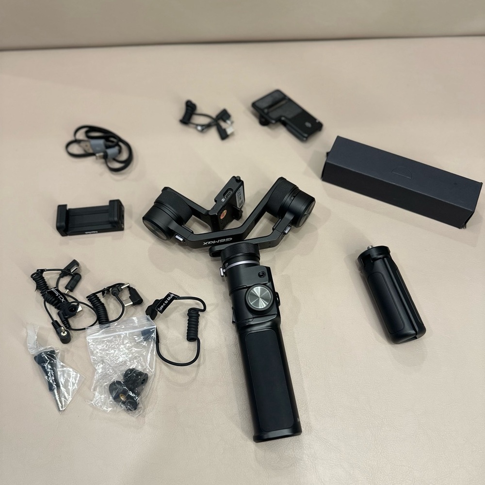 Feiyu tech G6 Max 3-Axis camera gimbal stabilizer- complete kit w/case